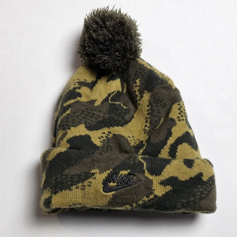 Nike Pom Beanie Hat Youth Kids Green Camo Winter Warm‎ Cuffed Black Swoosh Logo